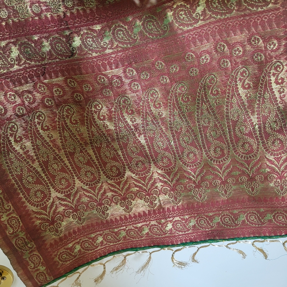 SILK Woven Table Runner - NWOT - Picture 6 of 8